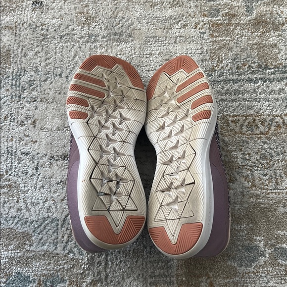 ‼️ Nike Mauve and Cream Sneakers ‼️ - Picture 4 of 4